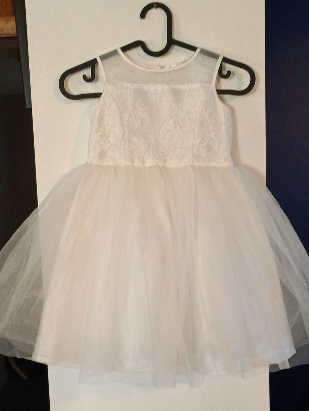 White Size 5 Flower Girl Dress By David's Bridal  💖